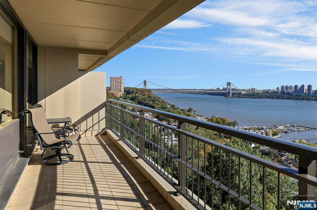 1 Horizon Road, Unit 817 Fort Lee, NJ 07024 - Photo 7 of 44