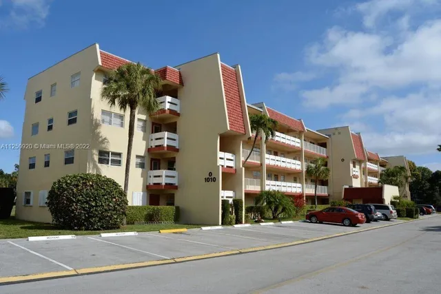 $1,600 | 1020 Country Club Drive, Unit 406, Margate, FL 33063