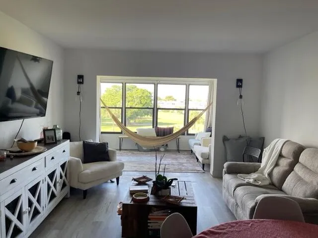 $1,600 | 1020 Country Club Drive, Unit 406, Margate, FL 33063