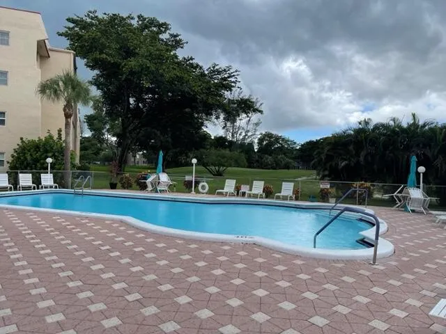 $1,600 | 1020 Country Club Drive, Unit 406, Margate, FL 33063