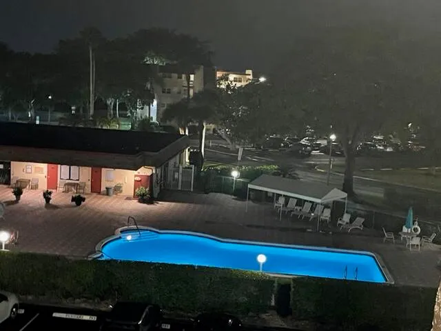 $1,600 | 1020 Country Club Drive, Unit 406, Margate, FL 33063