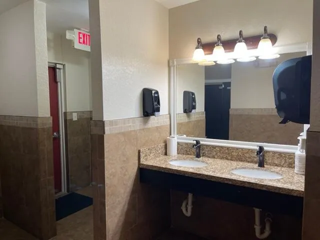 $1,600 | 1020 Country Club Drive, Unit 406, Margate, FL 33063