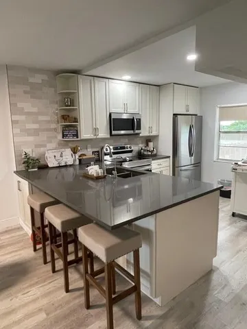 $1,600 | 1020 Country Club Drive, Unit 406, Margate, FL 33063