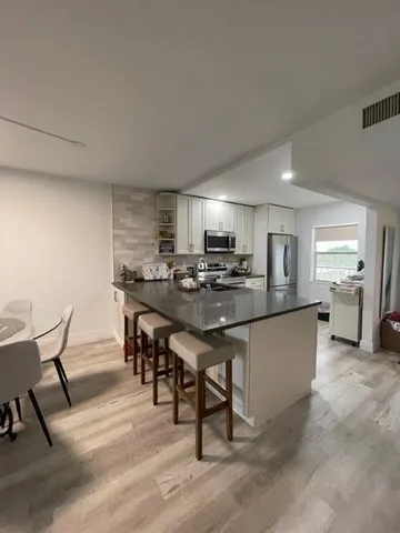 $1,600 | 1020 Country Club Drive, Unit 406, Margate, FL 33063