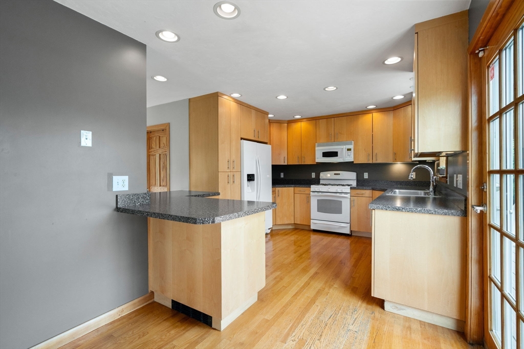 4 Hadwen Road Worcester, MA 01602 - Photo 14 of 37
