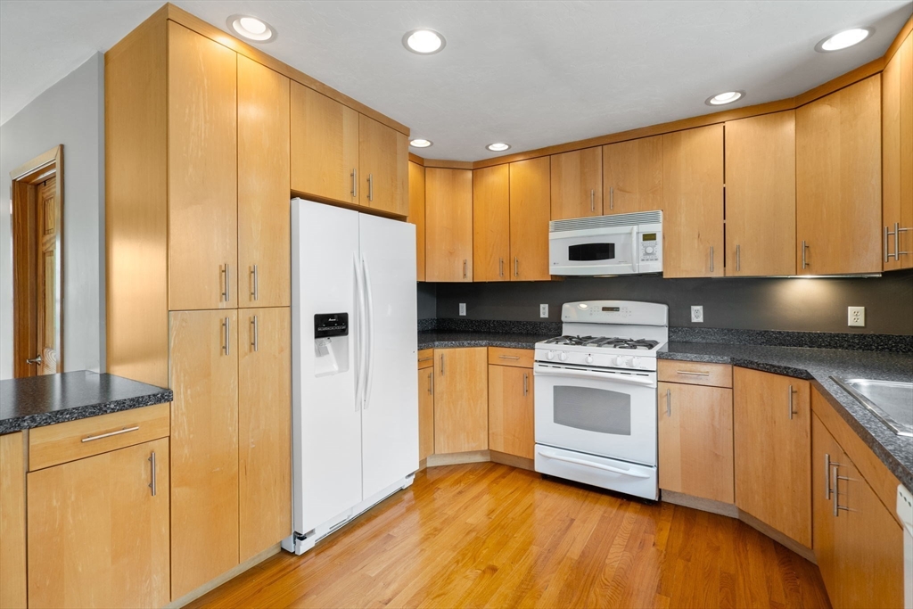 4 Hadwen Road Worcester, MA 01602 - Photo 15 of 37