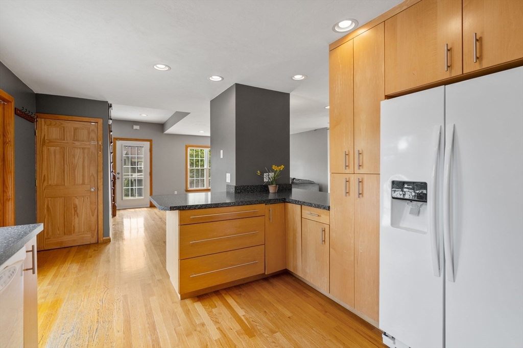 4 Hadwen Road Worcester, MA 01602 - Photo 16 of 37