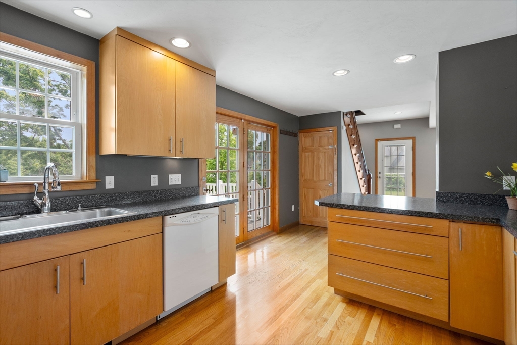 4 Hadwen Road Worcester, MA 01602 - Photo 17 of 37