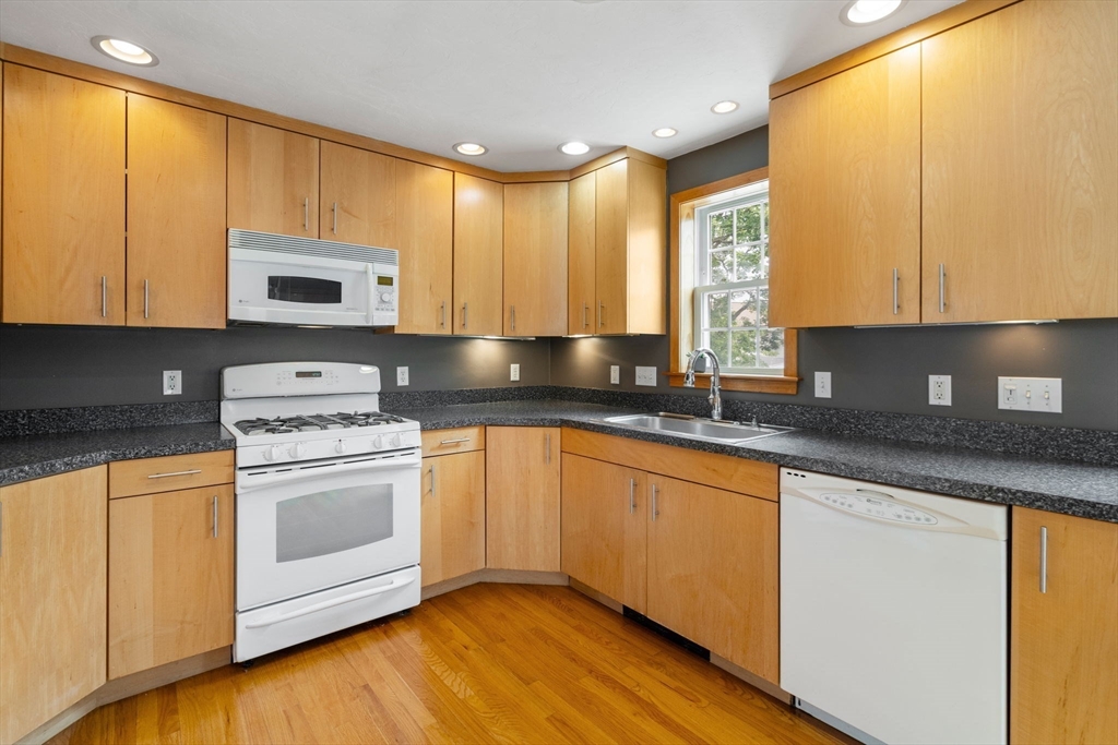4 Hadwen Road Worcester, MA 01602 - Photo 18 of 37