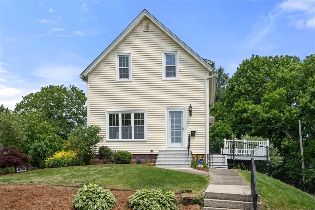 4 Hadwen Road Worcester, MA 01602 - Photo 3 of 37