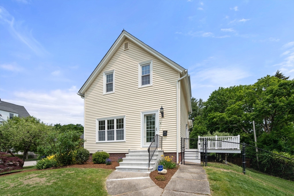 4 Hadwen Road Worcester, MA 01602 - Photo 5 of 37