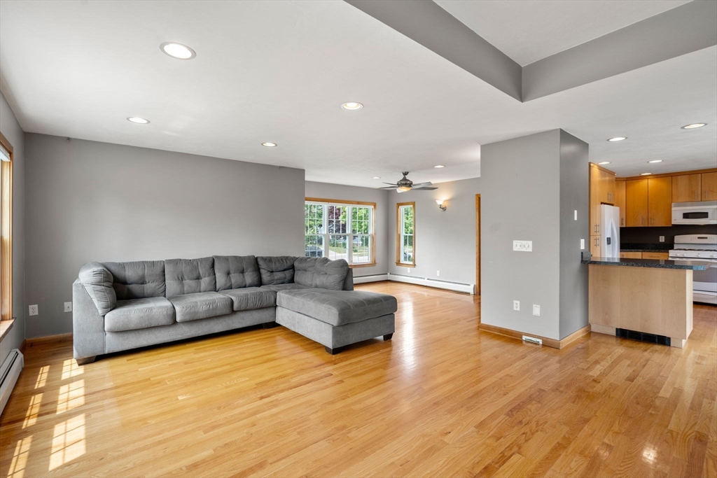 4 Hadwen Road Worcester, MA 01602 - Photo 7 of 37