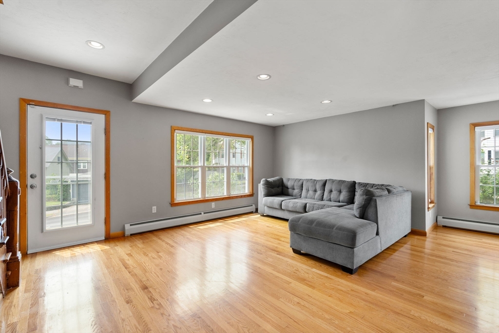 4 Hadwen Road Worcester, MA 01602 - Photo 8 of 37