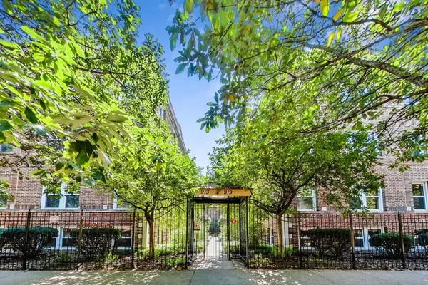 $3,000 | 917 West Sunnyside Avenue, Unit 2S, Chicago, IL 60640