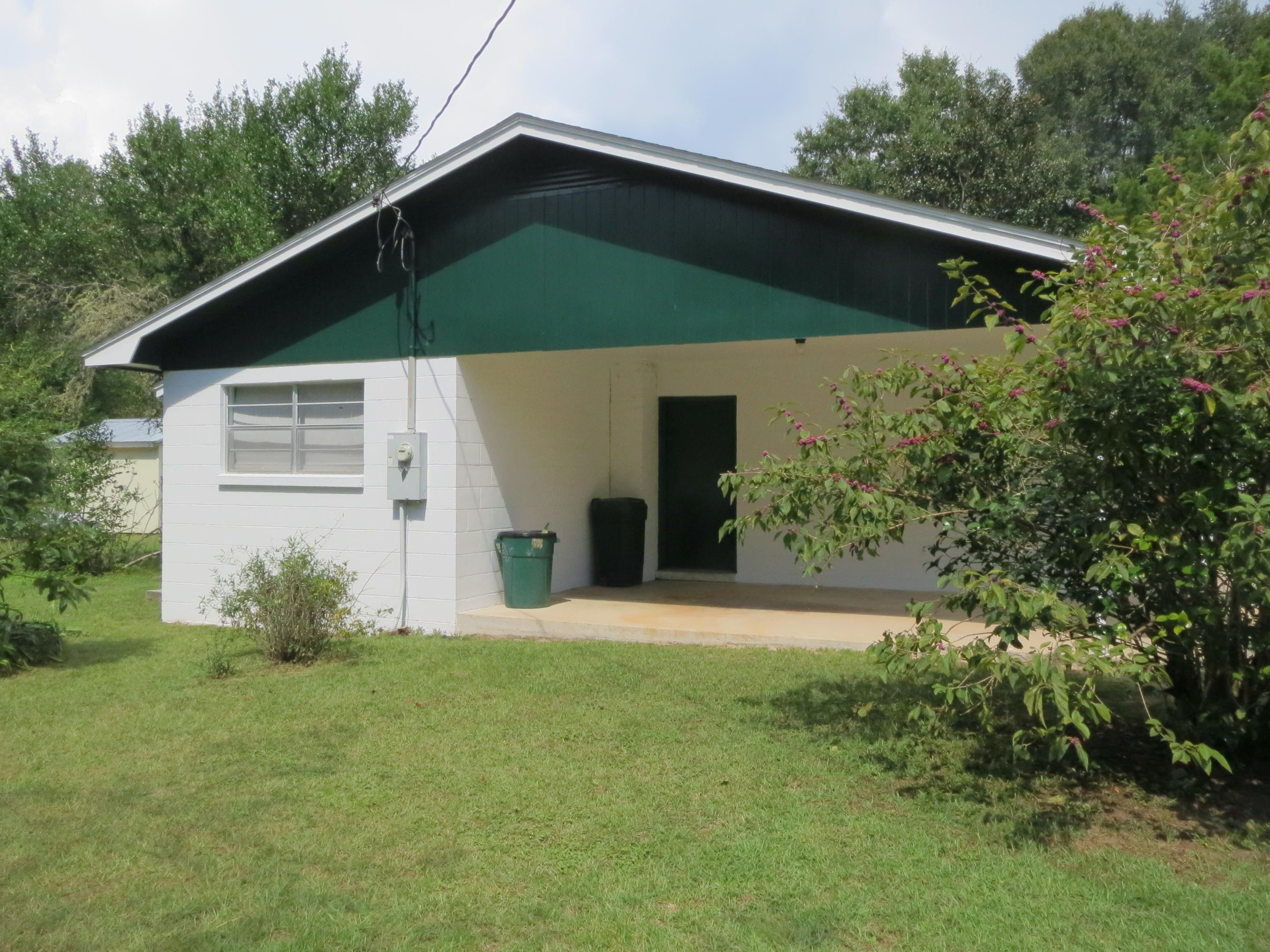 586 Mossy Bend Road Ponce de Leon, FL 32455 - Photo 16 of 17 a house view with a garden space