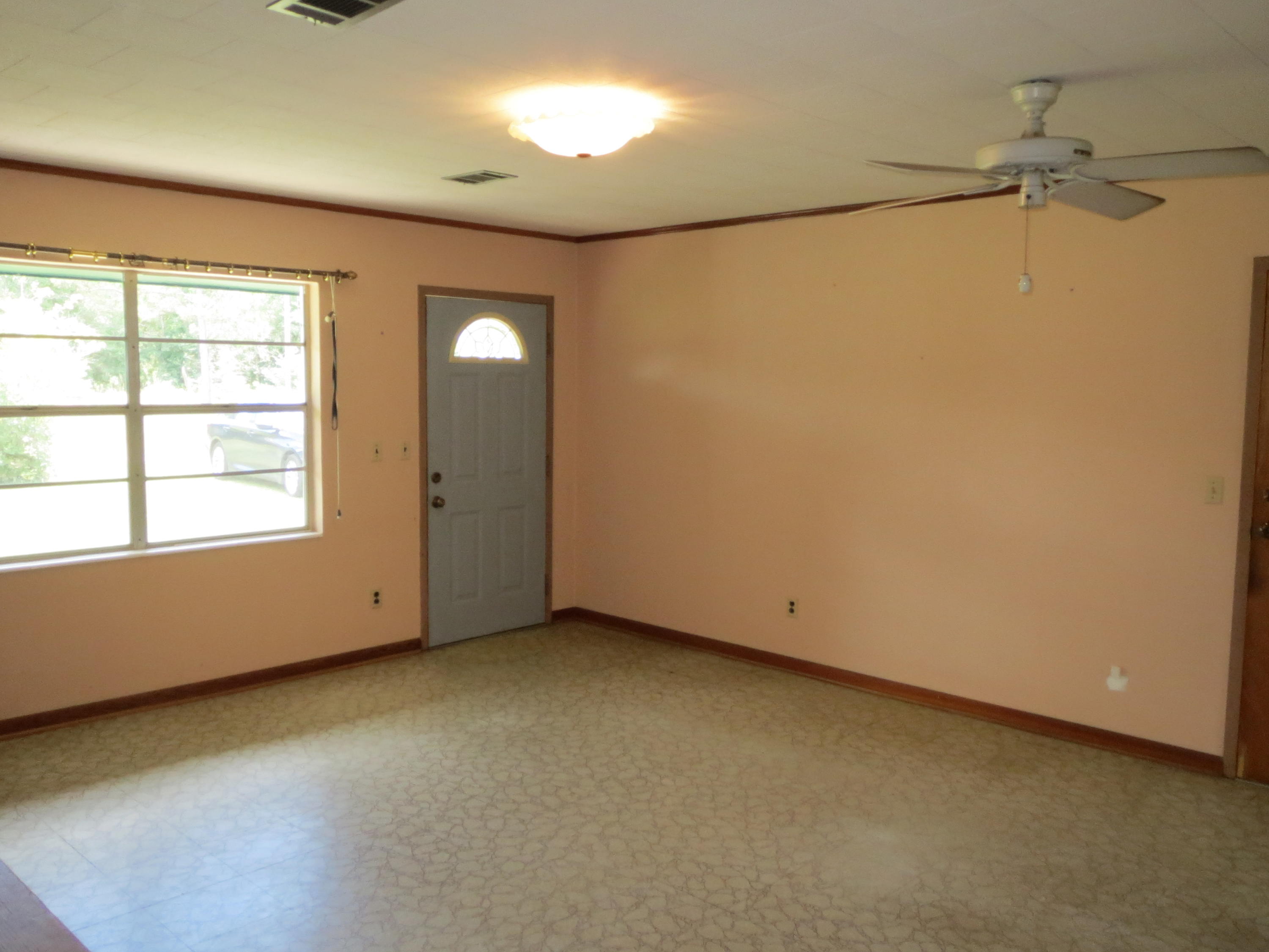 586 Mossy Bend Road Ponce de Leon, FL 32455 - Photo 5 of 17 an empty room with a window