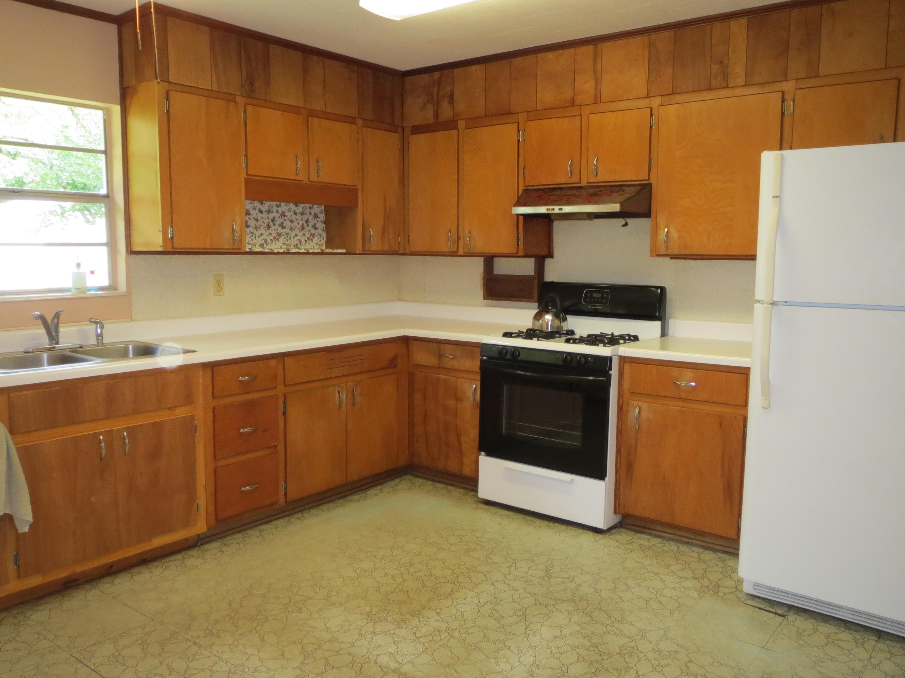 586 Mossy Bend Road Ponce de Leon, FL 32455 - Photo 6 of 17 a kitchen with a sink stove and cabinets