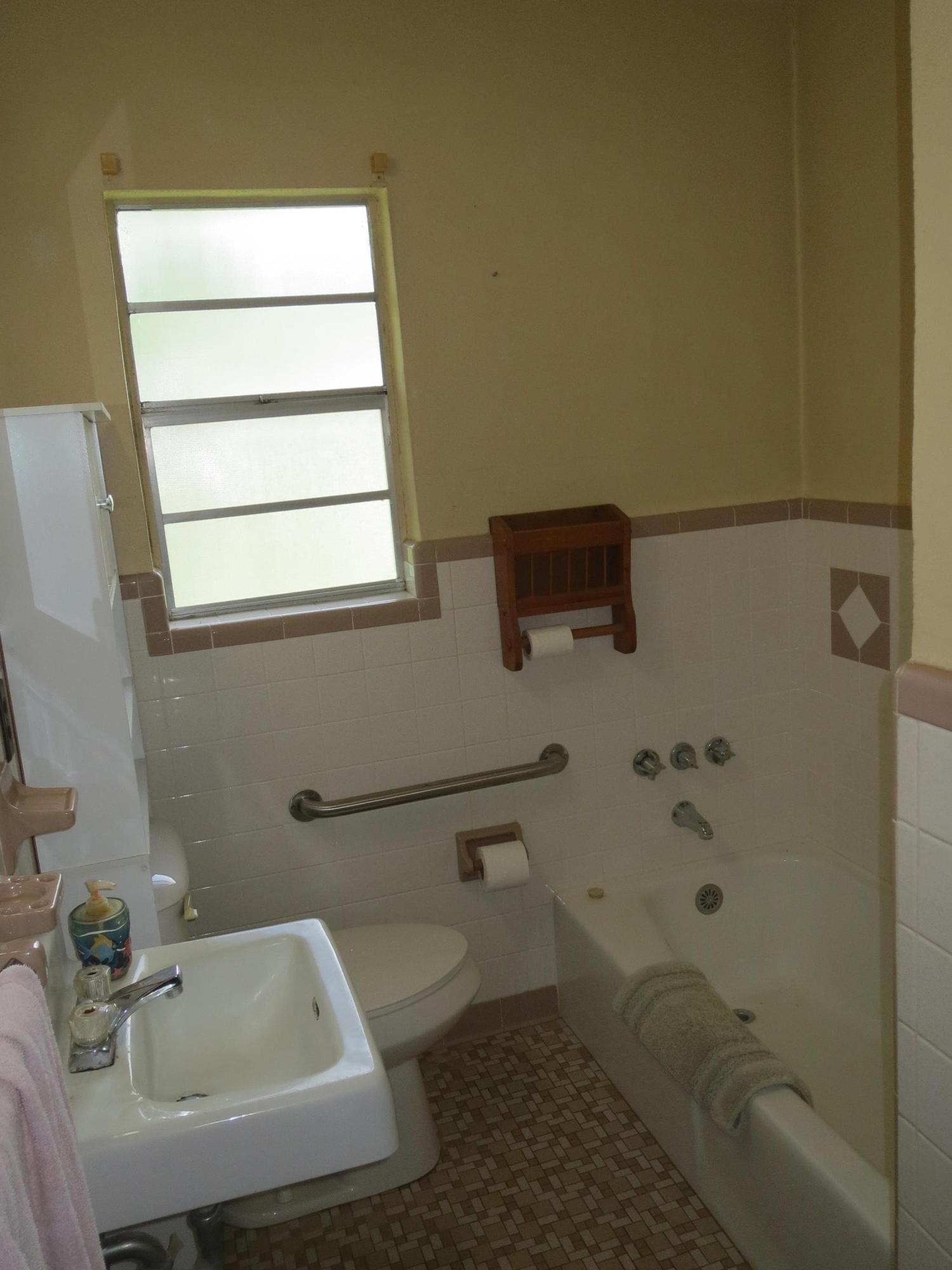 586 Mossy Bend Road Ponce de Leon, FL 32455 - Photo 10 of 17 a bathroom with a sink a toilet and shower