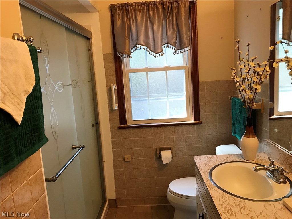 7042 Oakwood Road Parma Heights, OH 44130 - Photo 10 of 18