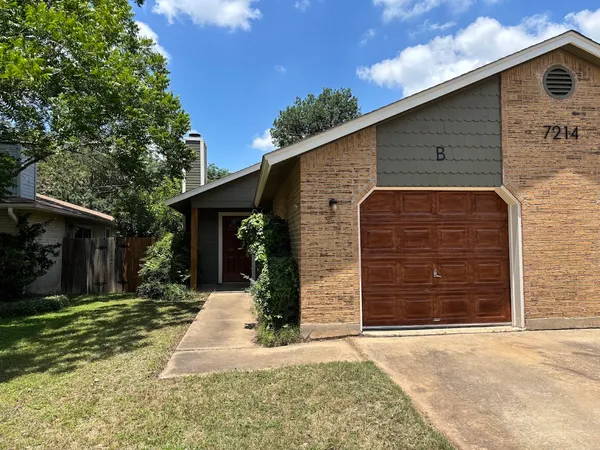 $1,700 | 7214 Lilac Lane, Unit B, Austin, TX 78745