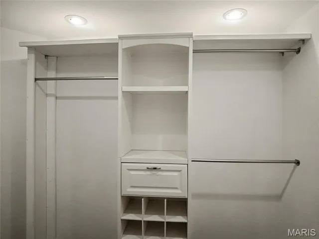 $408,000 | 2645 Katrine Lake Drive, Belleville, IL 62221