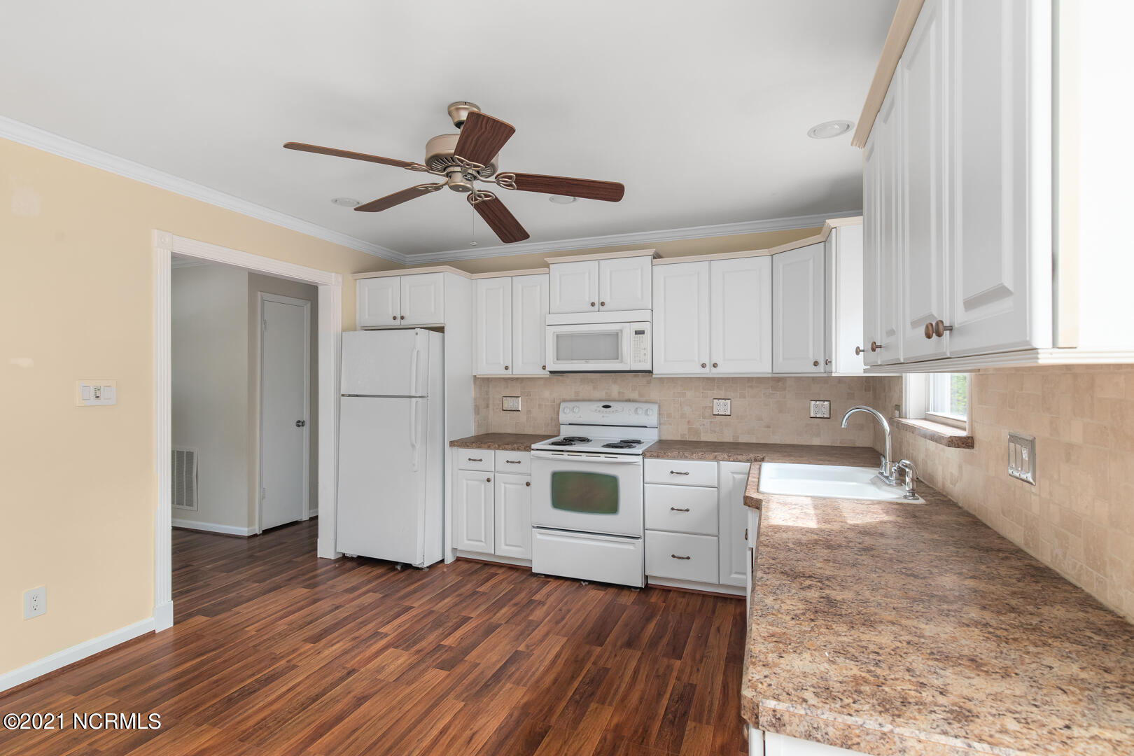 186 Sand Ridge Road Hubert, NC 28539 - Photo 10 of 36 10