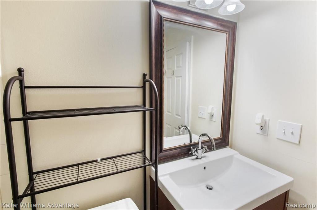 106 Stratford Lane Rochester Hills, MI 48309 - Photo 24 of 34