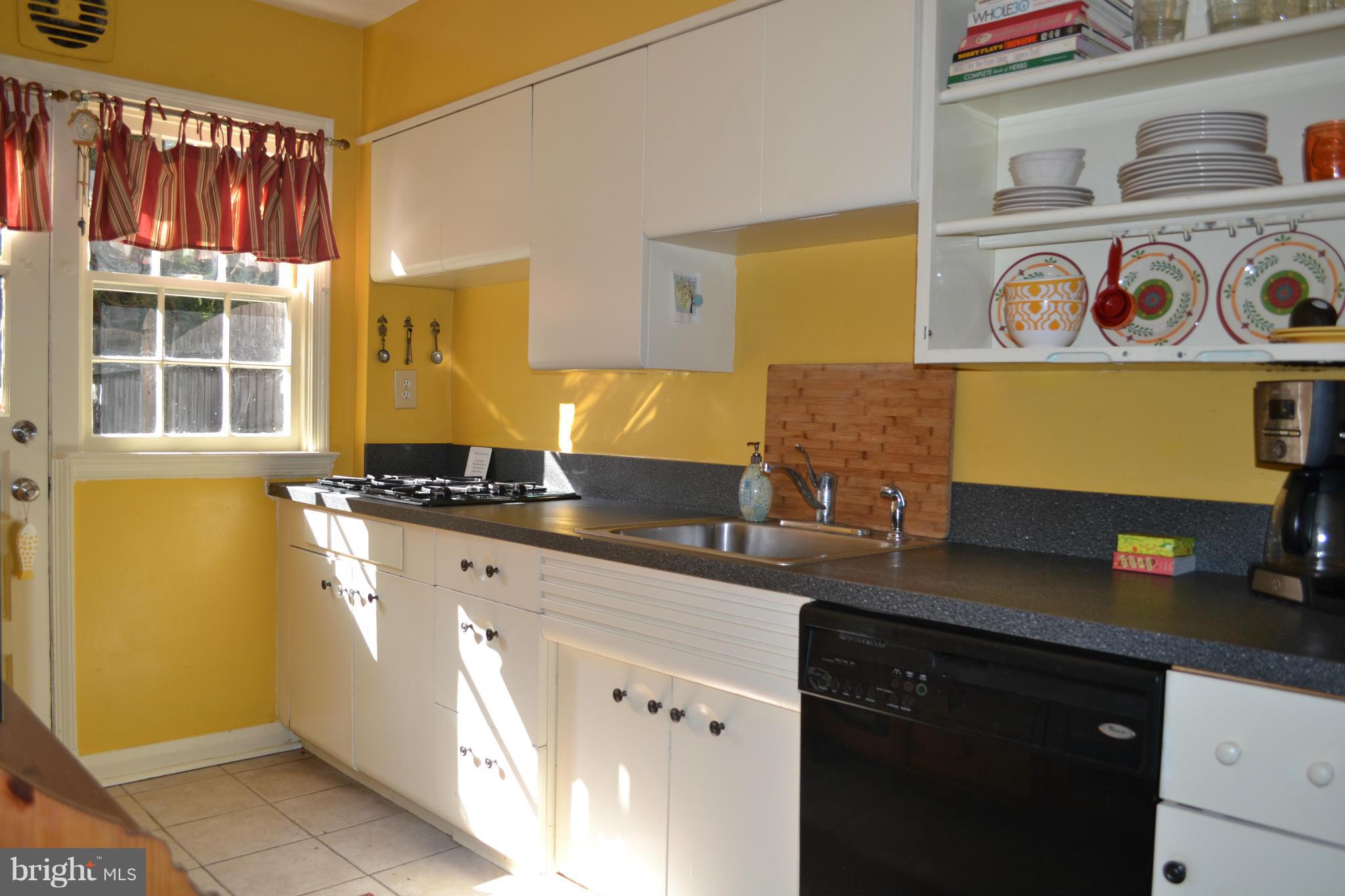 7100 Heathfield Road Baltimore, MD 21212 - Photo 11 of 30 Kitchen