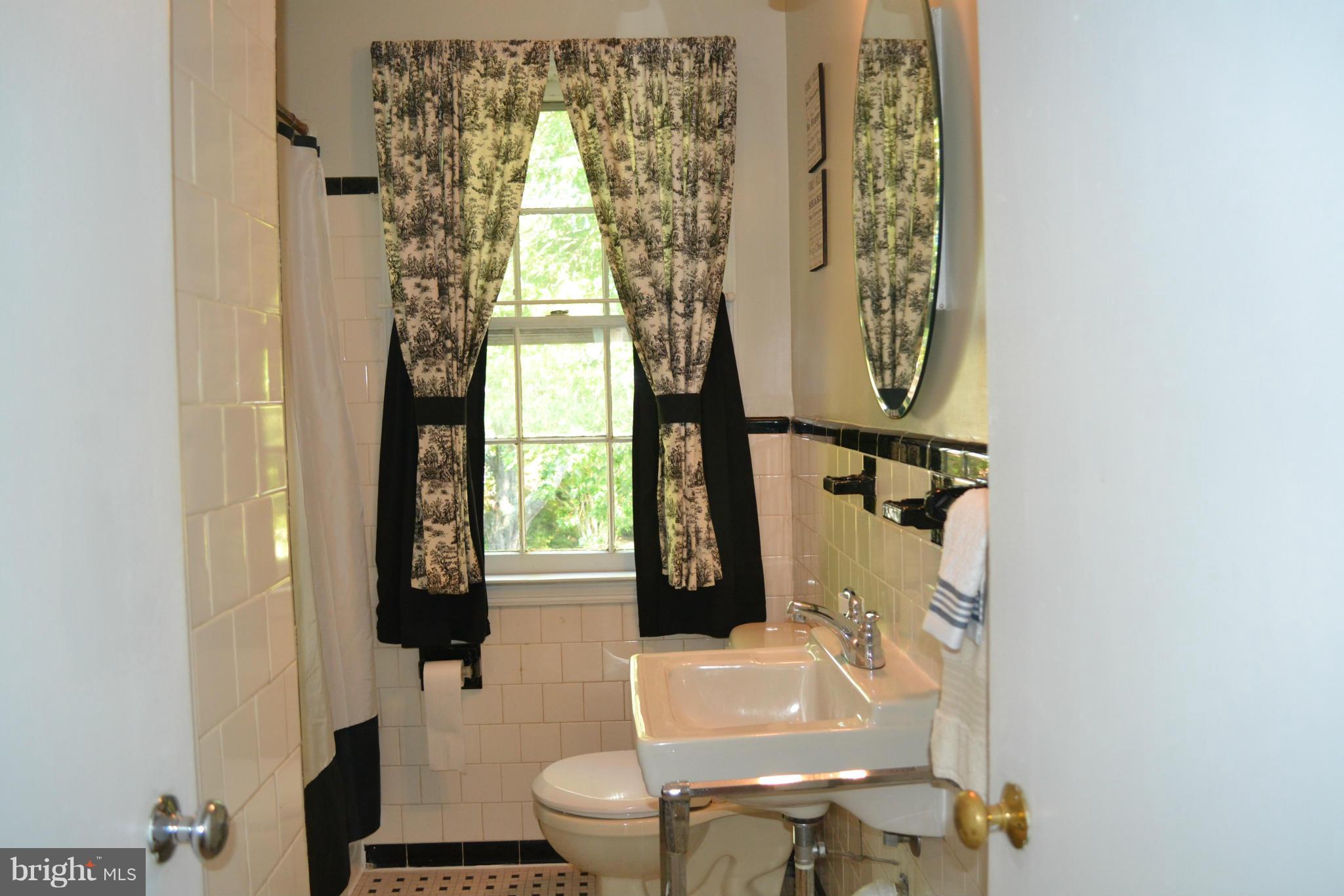 7100 Heathfield Road Baltimore, MD 21212 - Photo 17 of 30 Bath