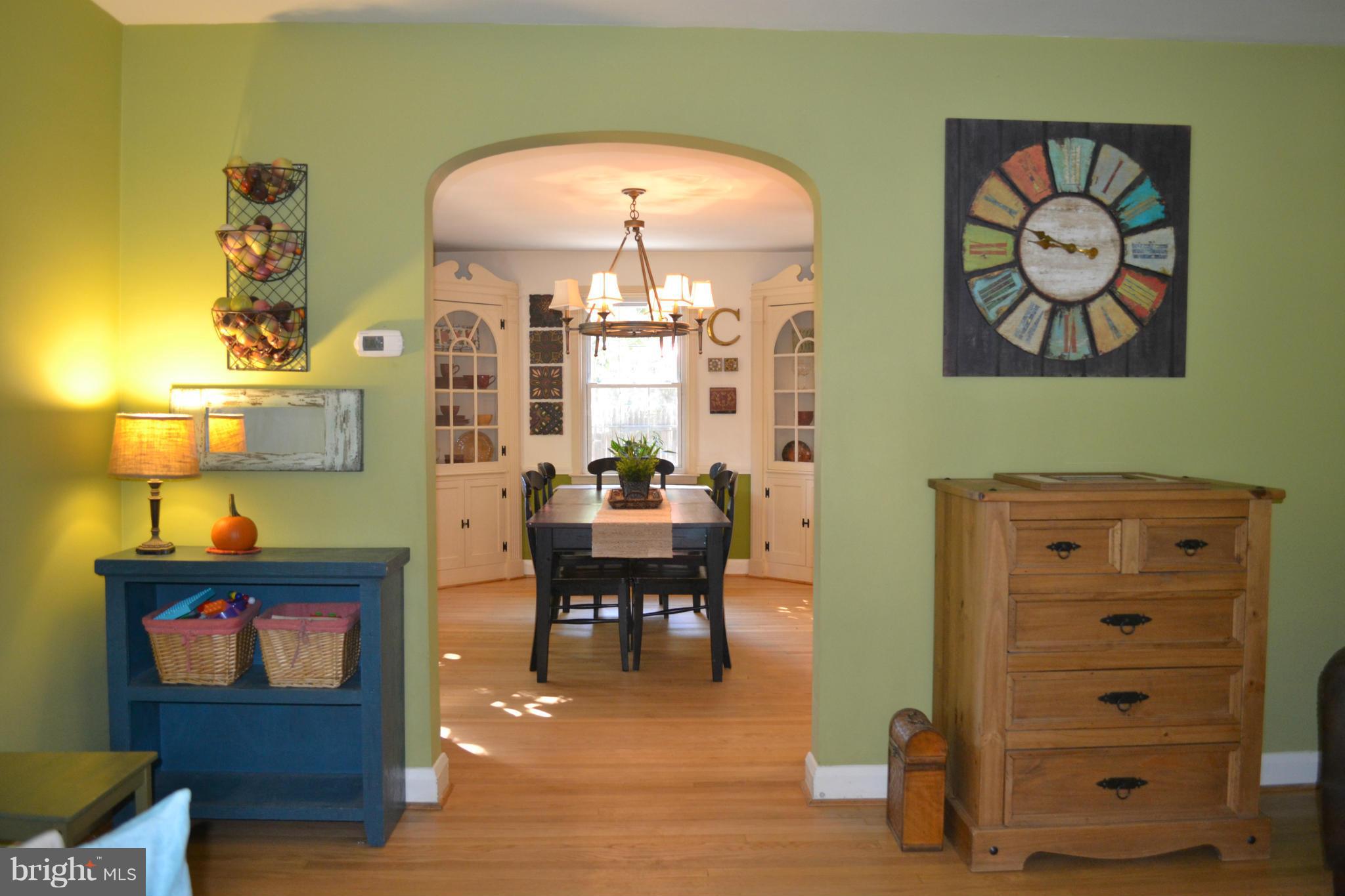 7100 Heathfield Road Baltimore, MD 21212 - Photo 4 of 30 Living Room