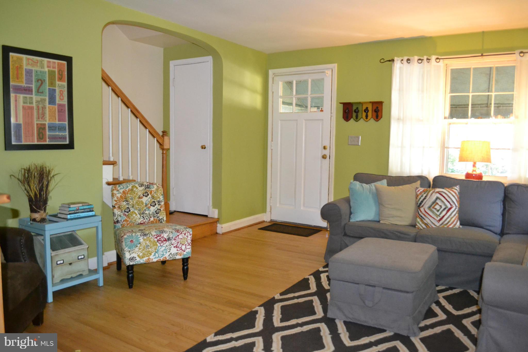 7100 Heathfield Road Baltimore, MD 21212 - Photo 7 of 30 Living Room