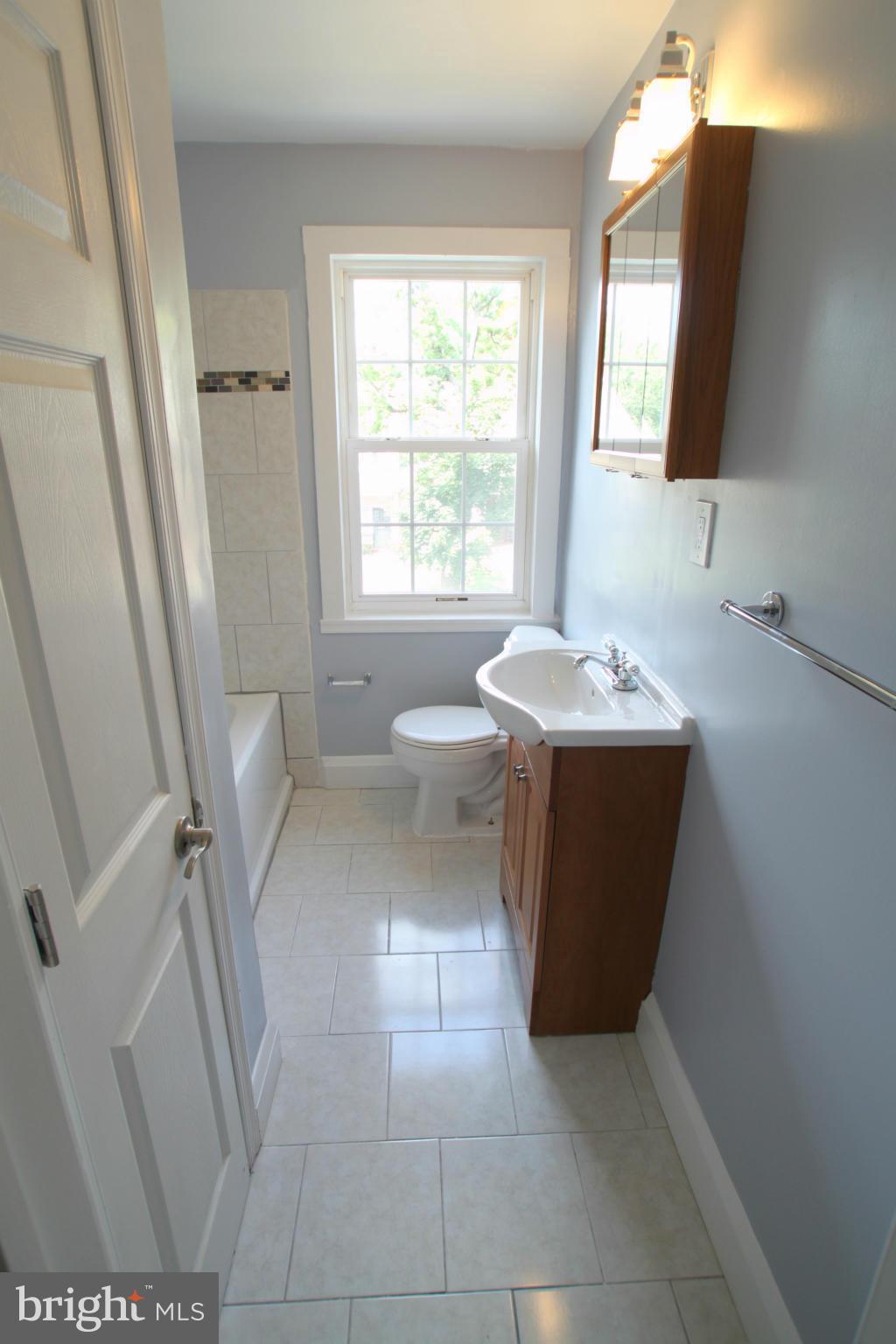 4643 Rokeby Road Baltimore, MD 21229 - Photo 8 of 20 Bath
