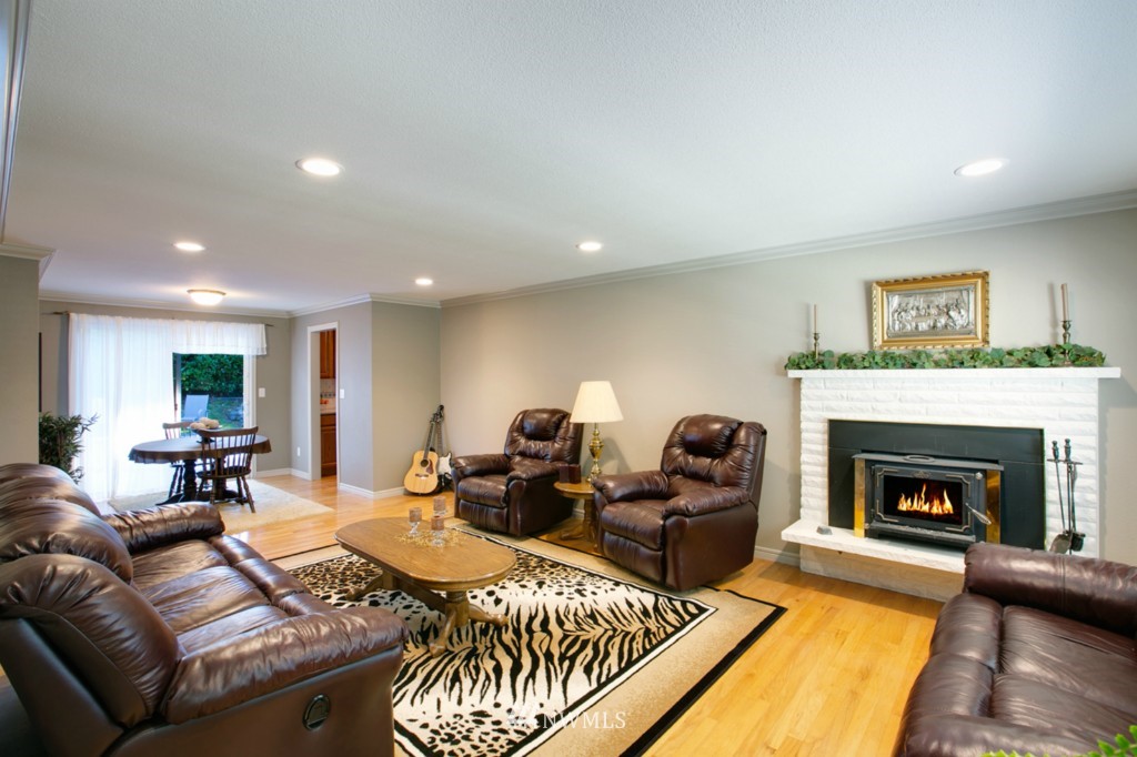 13810 169th Avenue Southeast Renton, WA 98059 - Photo 2 of 16
