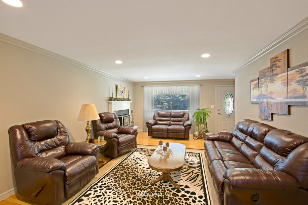 13810 169th Avenue Southeast Renton, WA 98059 - Photo 3 of 16