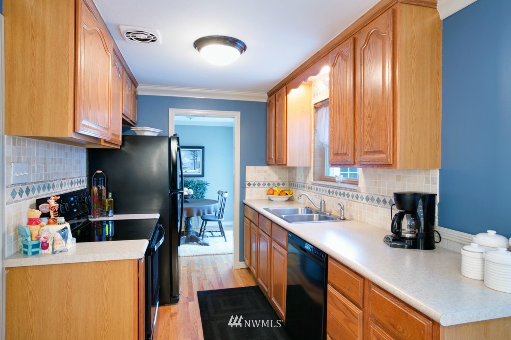 13810 169th Avenue Southeast Renton, WA 98059 - Photo 5 of 16