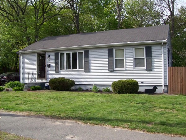 7 Vesey Road Randolph, MA 02368 - Photo 2 of 22 Gallery Image 2
