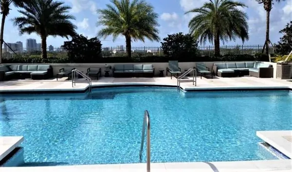 $2,500 | 3000 Coral Way, Unit 707, Miami, FL 33145