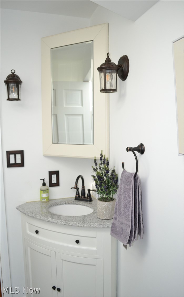 5755 Richmond Road Solon, OH 44139 - Photo 10 of 16 Gallery Image 10