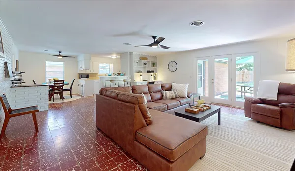 $3,800 | 4826 Waynesboro Drive, Houston, TX 77035