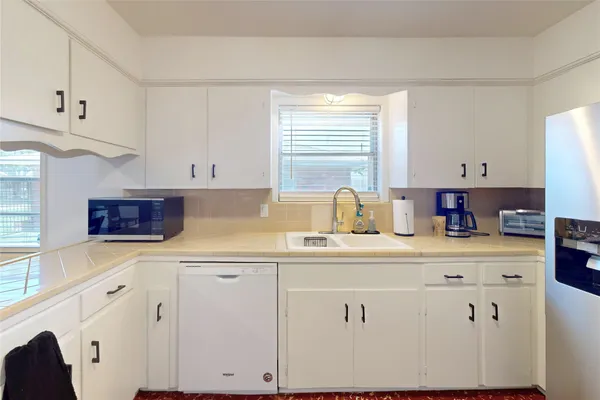$3,800 | 4826 Waynesboro Drive, Houston, TX 77035