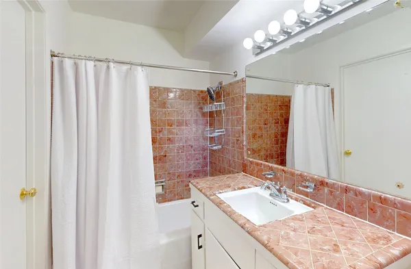 $3,800 | 4826 Waynesboro Drive, Houston, TX 77035