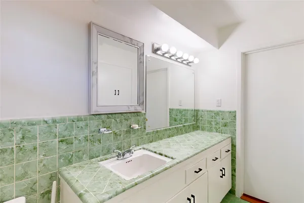 $3,800 | 4826 Waynesboro Drive, Houston, TX 77035