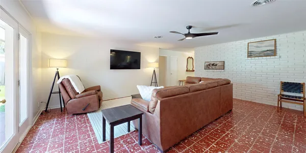 $3,800 | 4826 Waynesboro Drive, Houston, TX 77035