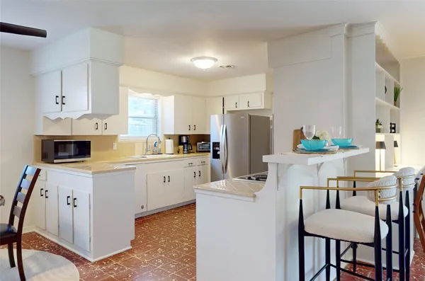 $3,800 | 4826 Waynesboro Drive, Houston, TX 77035