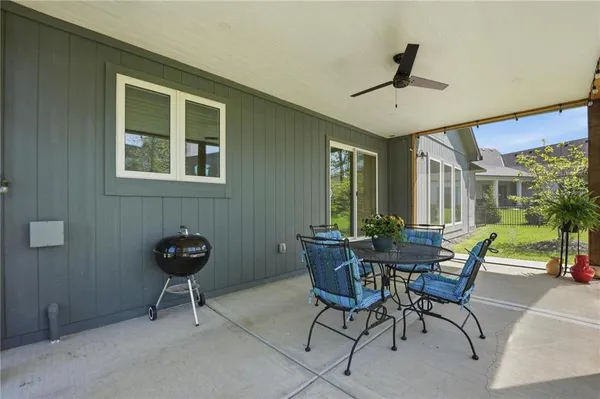 $915,000 | 13 Tahoma Ridge, Lake Winnebago, MO 64034