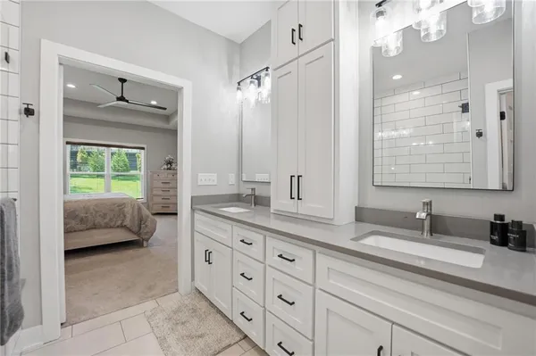 $915,000 | 13 Tahoma Ridge, Lake Winnebago, MO 64034