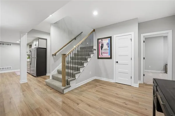 $915,000 | 13 Tahoma Ridge, Lake Winnebago, MO 64034