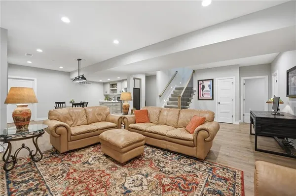 $915,000 | 13 Tahoma Ridge, Lake Winnebago, MO 64034