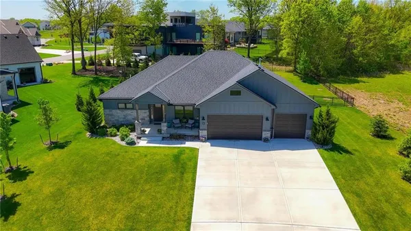 $915,000 | 13 Tahoma Ridge, Lake Winnebago, MO 64034