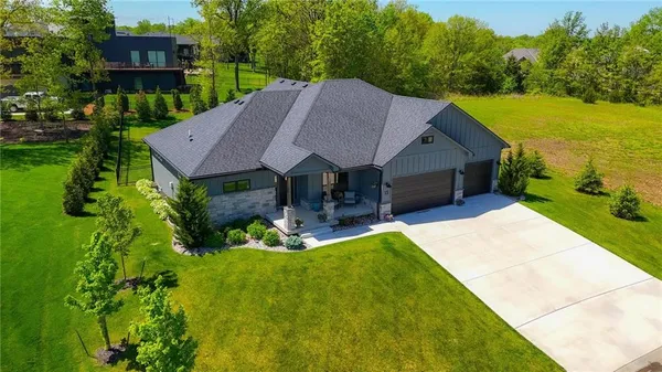 $915,000 | 13 Tahoma Ridge, Lake Winnebago, MO 64034
